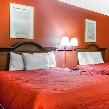 Rodeway Inn Харисбърг Екстериор снимка