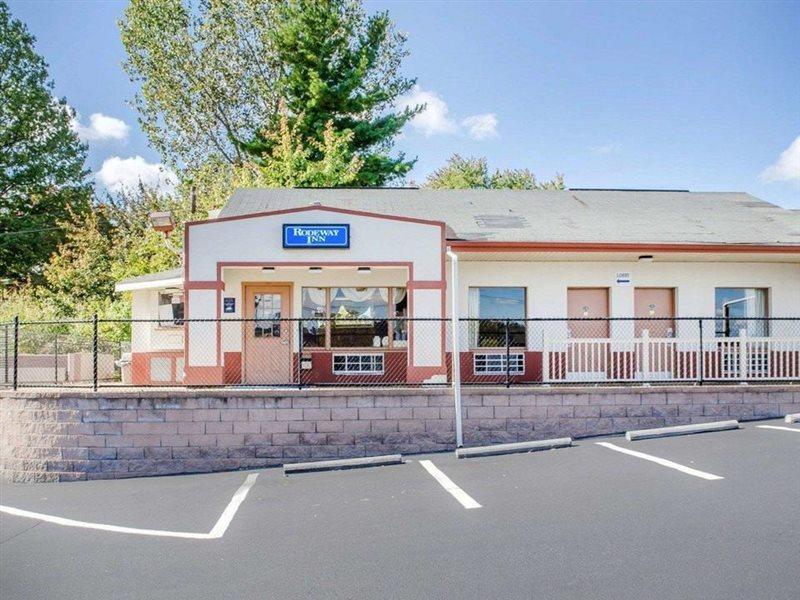 Rodeway Inn Харисбърг Екстериор снимка
