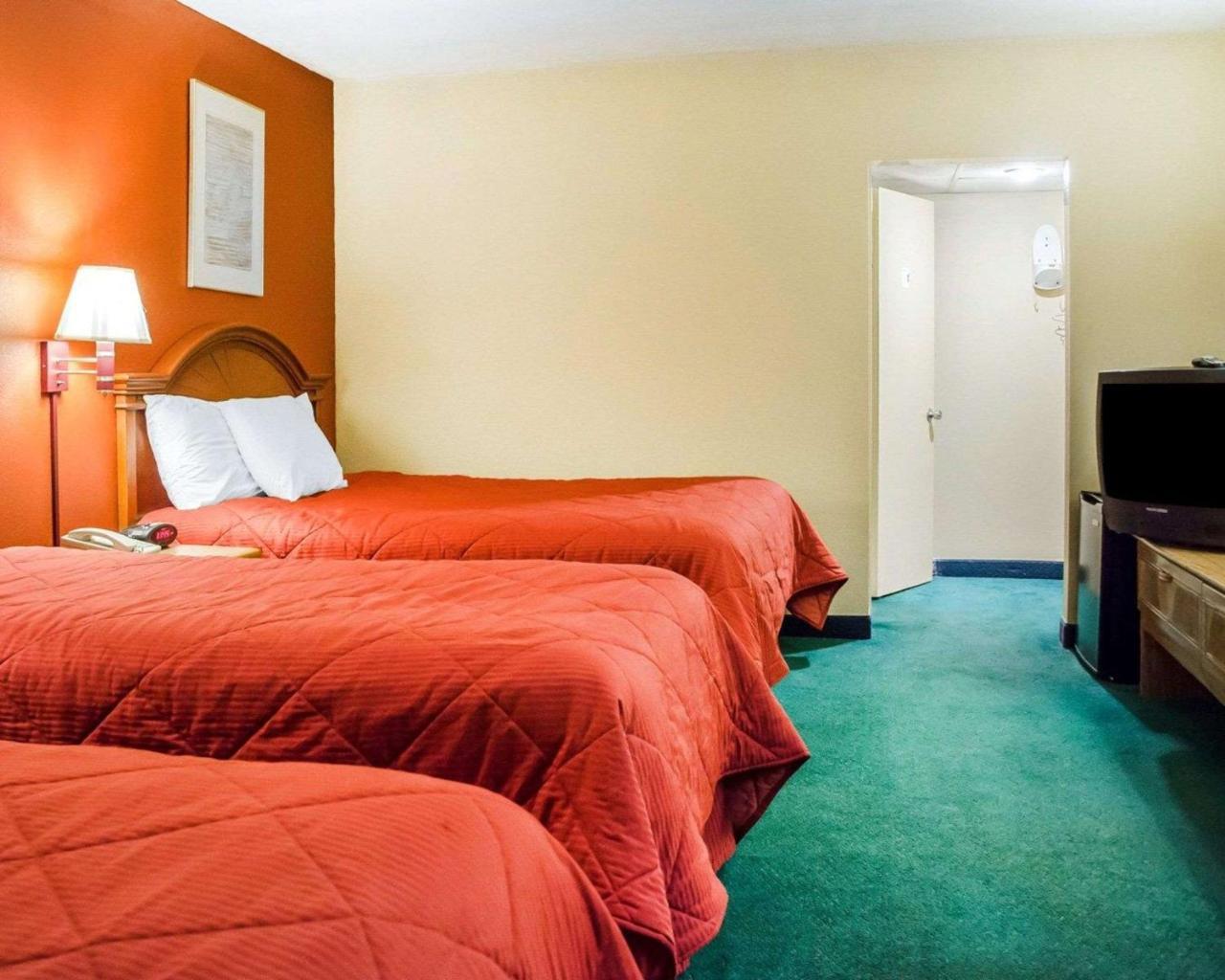 Rodeway Inn Харисбърг Екстериор снимка