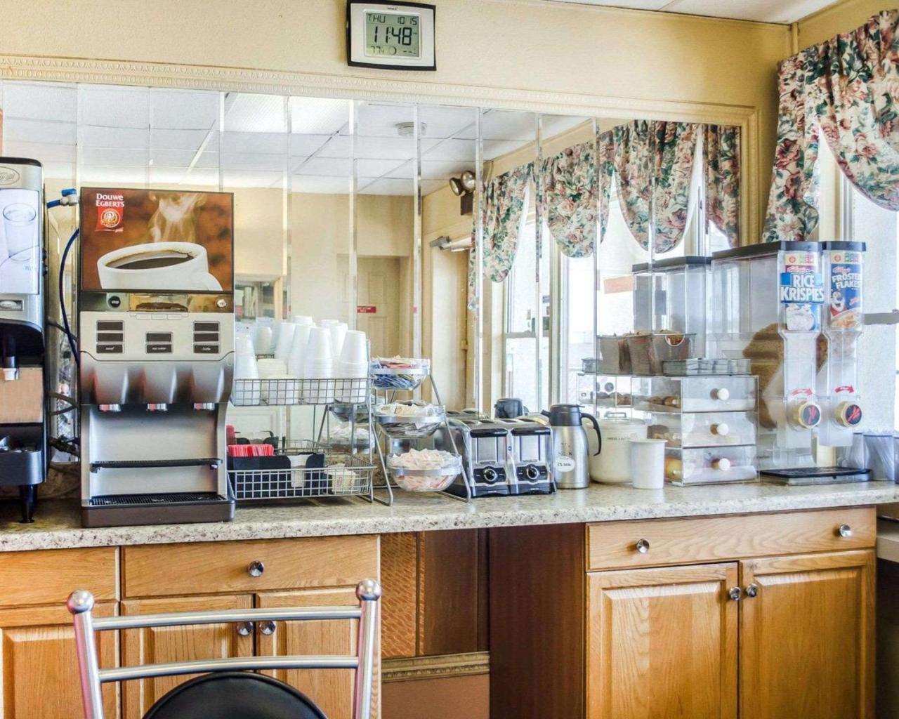Rodeway Inn Харисбърг Екстериор снимка