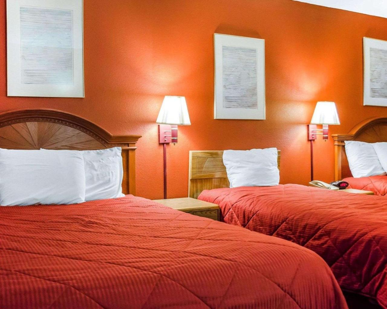 Rodeway Inn Харисбърг Екстериор снимка