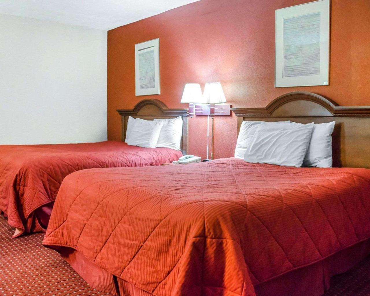 Rodeway Inn Харисбърг Екстериор снимка