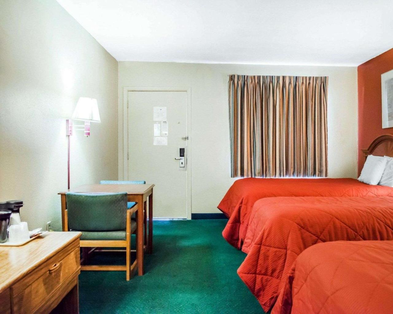Rodeway Inn Харисбърг Екстериор снимка