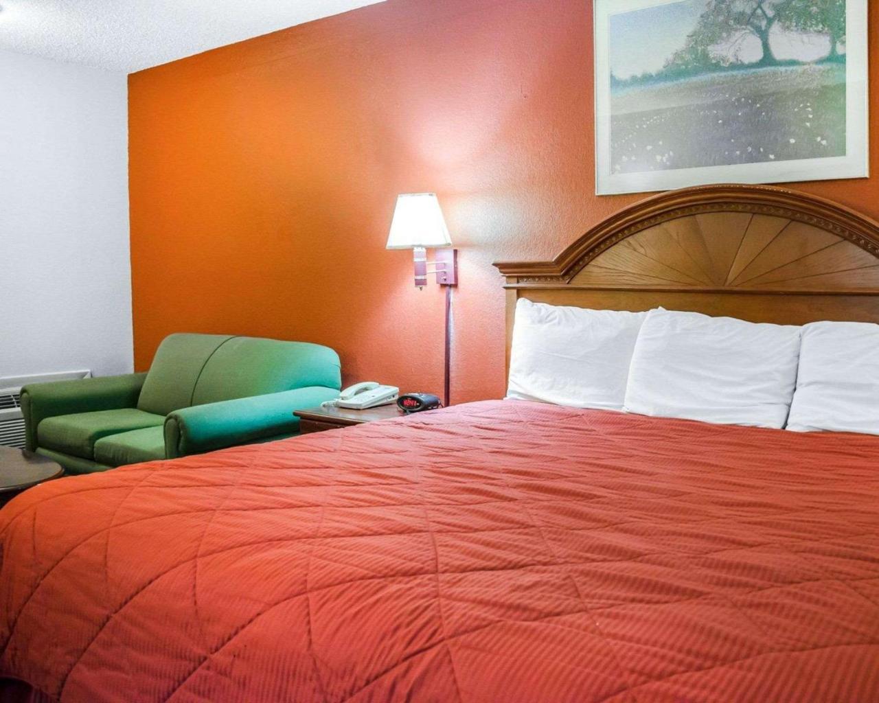 Rodeway Inn Харисбърг Екстериор снимка