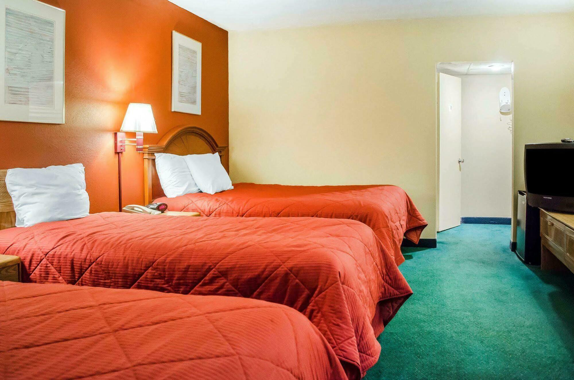 Rodeway Inn Харисбърг Екстериор снимка