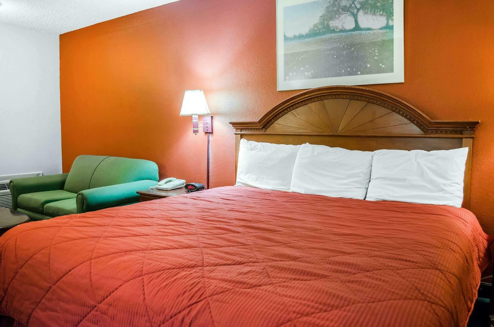 Rodeway Inn Харисбърг Екстериор снимка