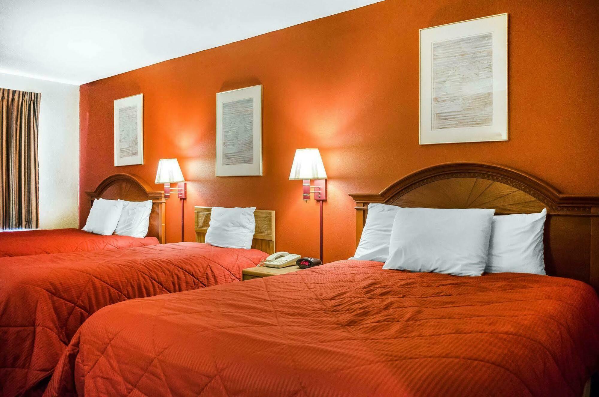 Rodeway Inn Харисбърг Екстериор снимка