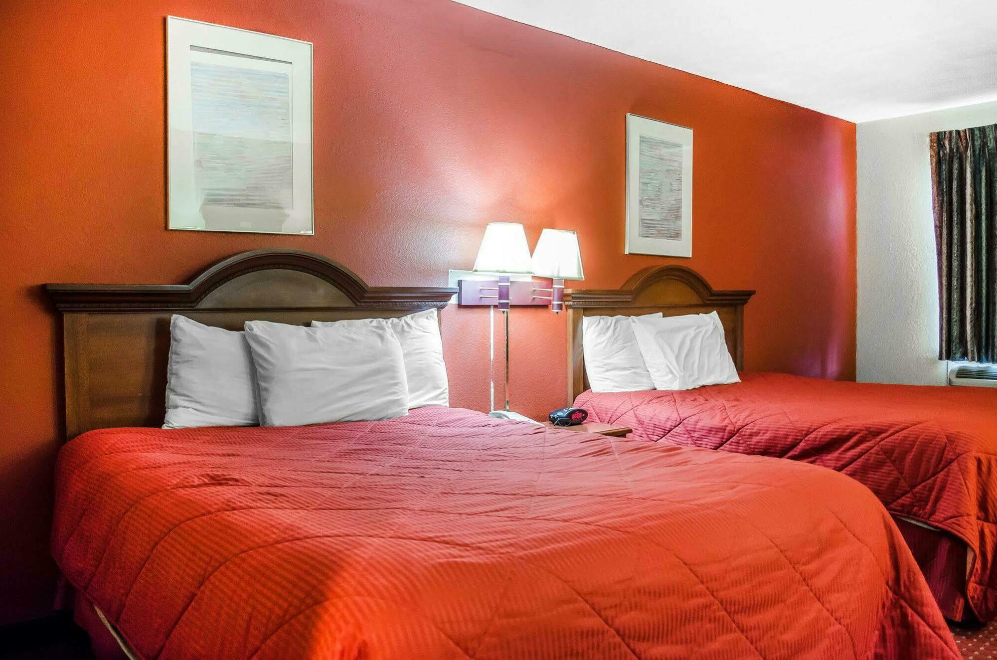 Rodeway Inn Харисбърг Екстериор снимка